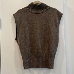 Arco Cashmere Sleeveless Turtleneck Sweater